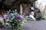 39 La Grotta della Madonna di Lourdes con Papa Giovanni